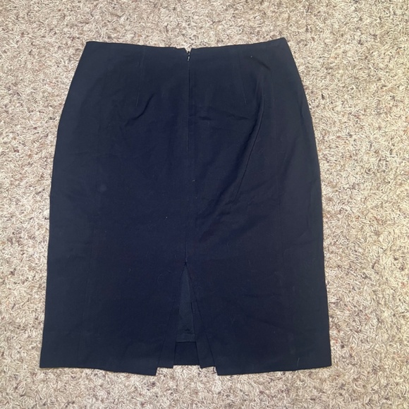 Classic White House Black Market black pencil skirt - Picture 3 of 5